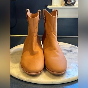 Jack Rogers Oak Stella Leather Pull On Boot SZ 8 1/2 Good Condition